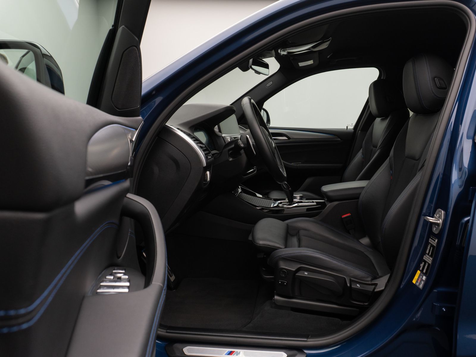 Fahrzeugabbildung BMW X3 xD30e M Sport Kamera HUD DAB HiFi AHK Komfort