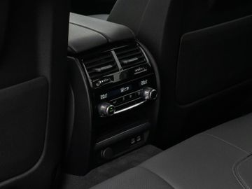 Fahrzeugabbildung BMW 520d xDr Tour AHK HUD HIFI ACC Komfortzug.