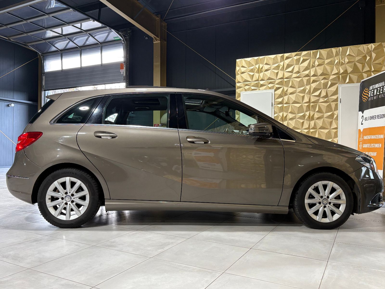 Fahrzeugabbildung Mercedes-Benz B 200/PANO/MEMORY/KLIMA/CAR-PLAY/2.HAND/KAMERA