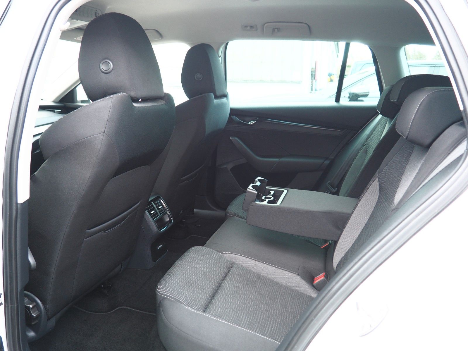 Skoda OCTAVIA Ambition*LED*CARPLAY*SHZ*Lenk.Hz.TEMP* foto 8