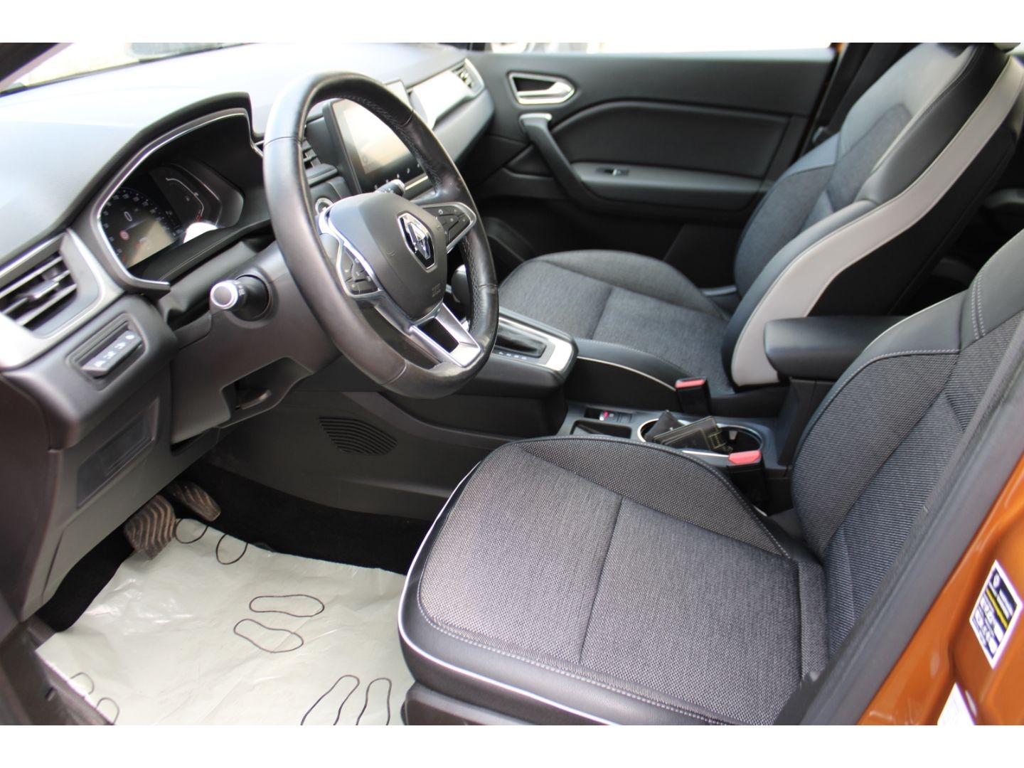 Fahrzeugabbildung Renault Captur II Intens LED GRA PDC RFK Navi StHzg WiPa