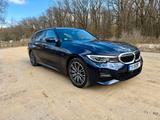 BMW 330e Touring M Sport AHK, LASER, Pano, HUD, H&K - mit Hybrid-Antrieb: Blau, Alcantara, Kombi