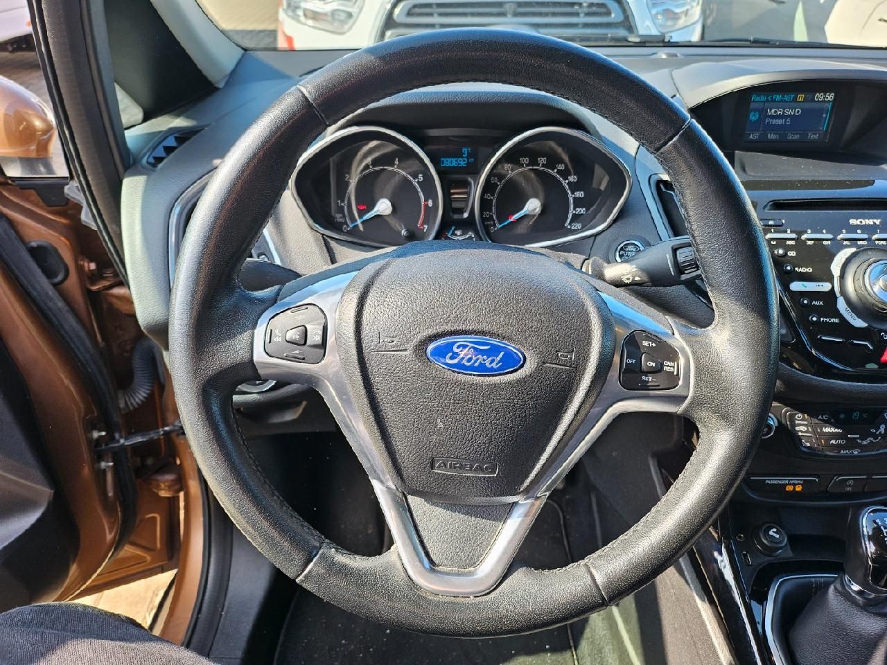 Fahrzeugabbildung Ford B-MAX Titanium klappernder Motor