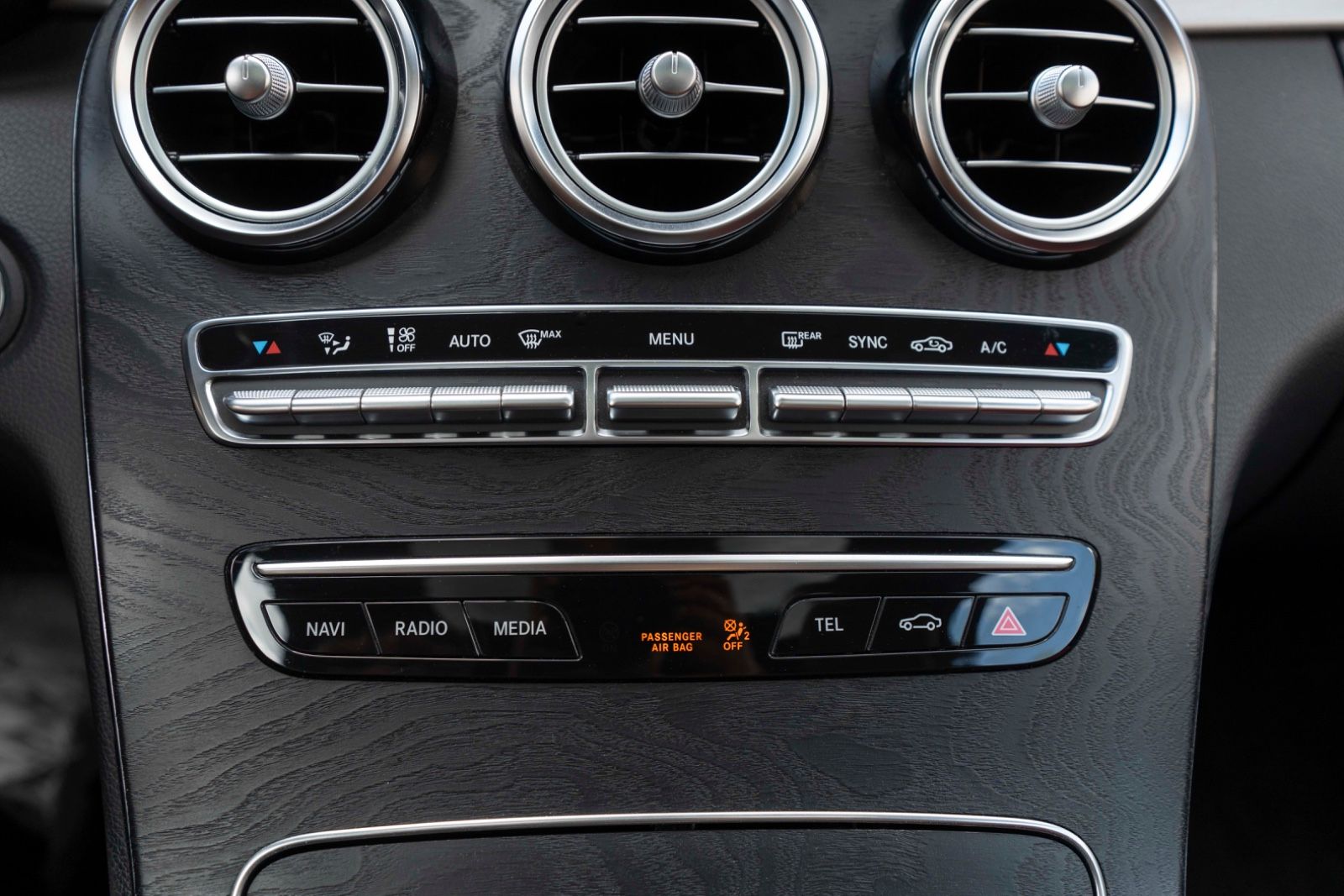 Fahrzeugabbildung Mercedes-Benz C 220d Coupe AMG BURMESTER 360° CARPLAY LED