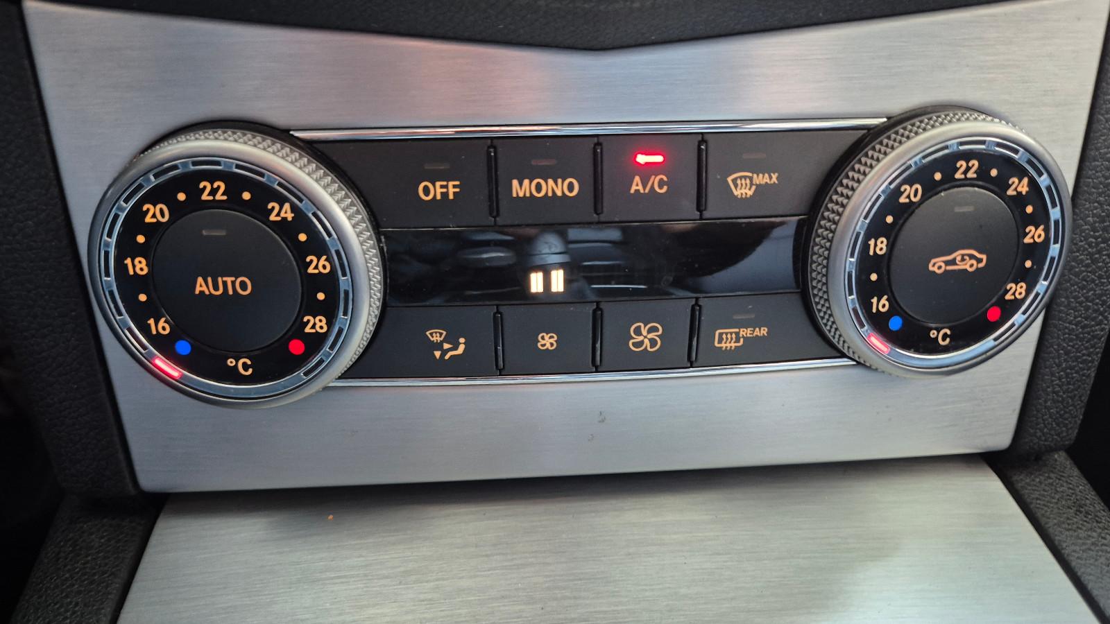 Mercedes-Benz C220 2008 — photo 13