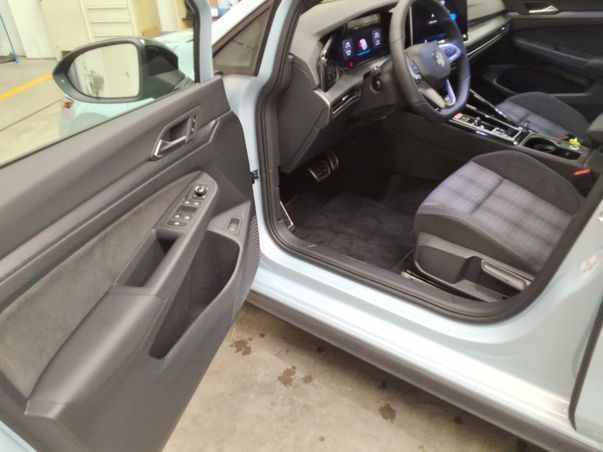 Volkswagen Golf VIII GTE 1.5 TSI DSG eHybrid NAVI LED foto 4