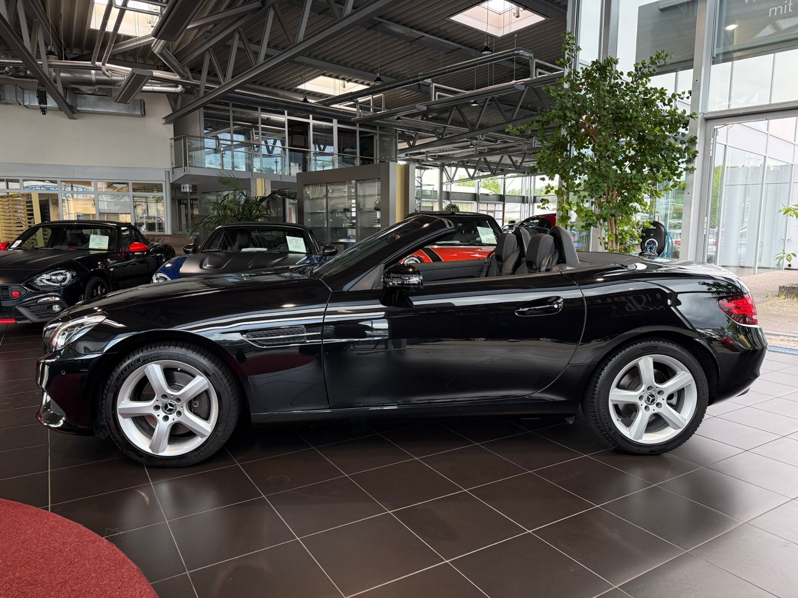Fahrzeugabbildung Mercedes-Benz SLC 200 AIRSCARF LED NAVI