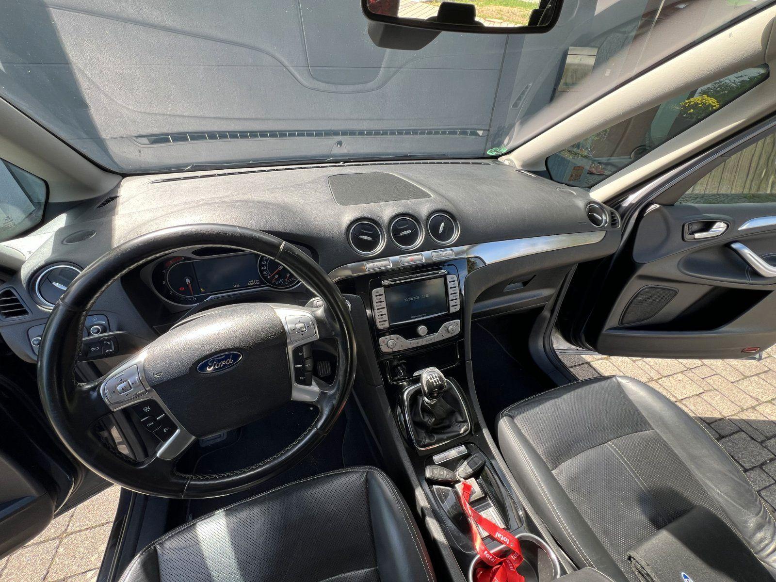 Ford Galaxy 2010 — photo 9