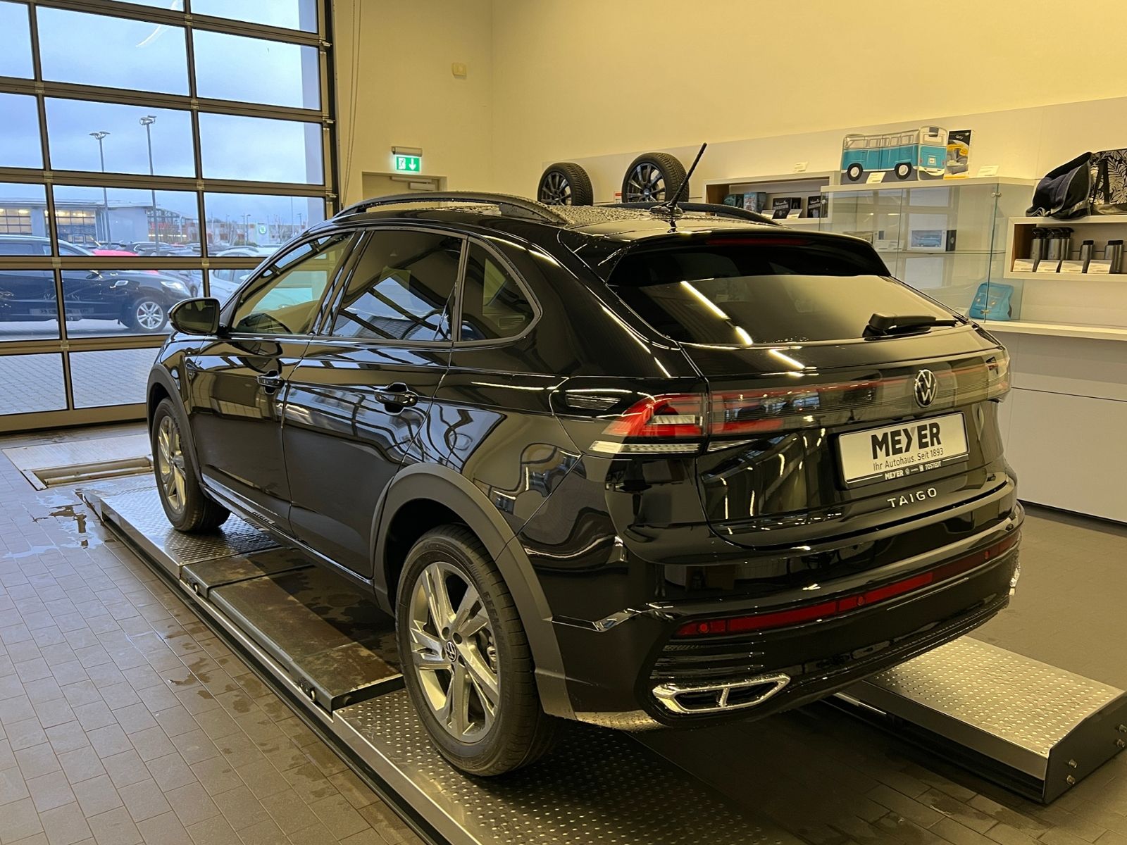 Fahrzeugabbildung Volkswagen Taigo R-Line 1.5 TSI DSG *AHK, 17"-LM, "IQ.DRIVE