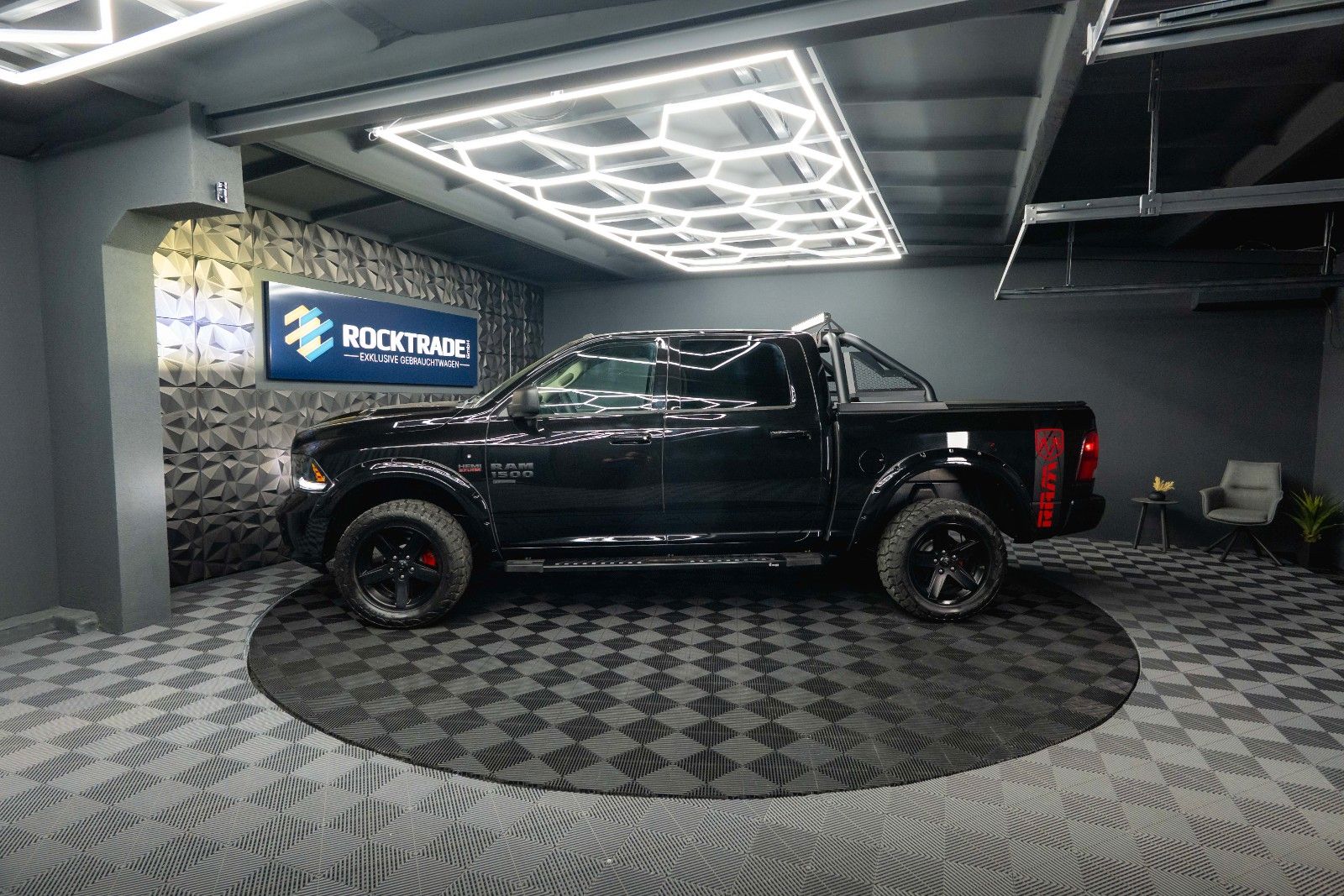 Fahrzeugabbildung Dodge RAM 5.7 V8 HEMI 4x4 OFFROAD Night-Paket *LED*AHK