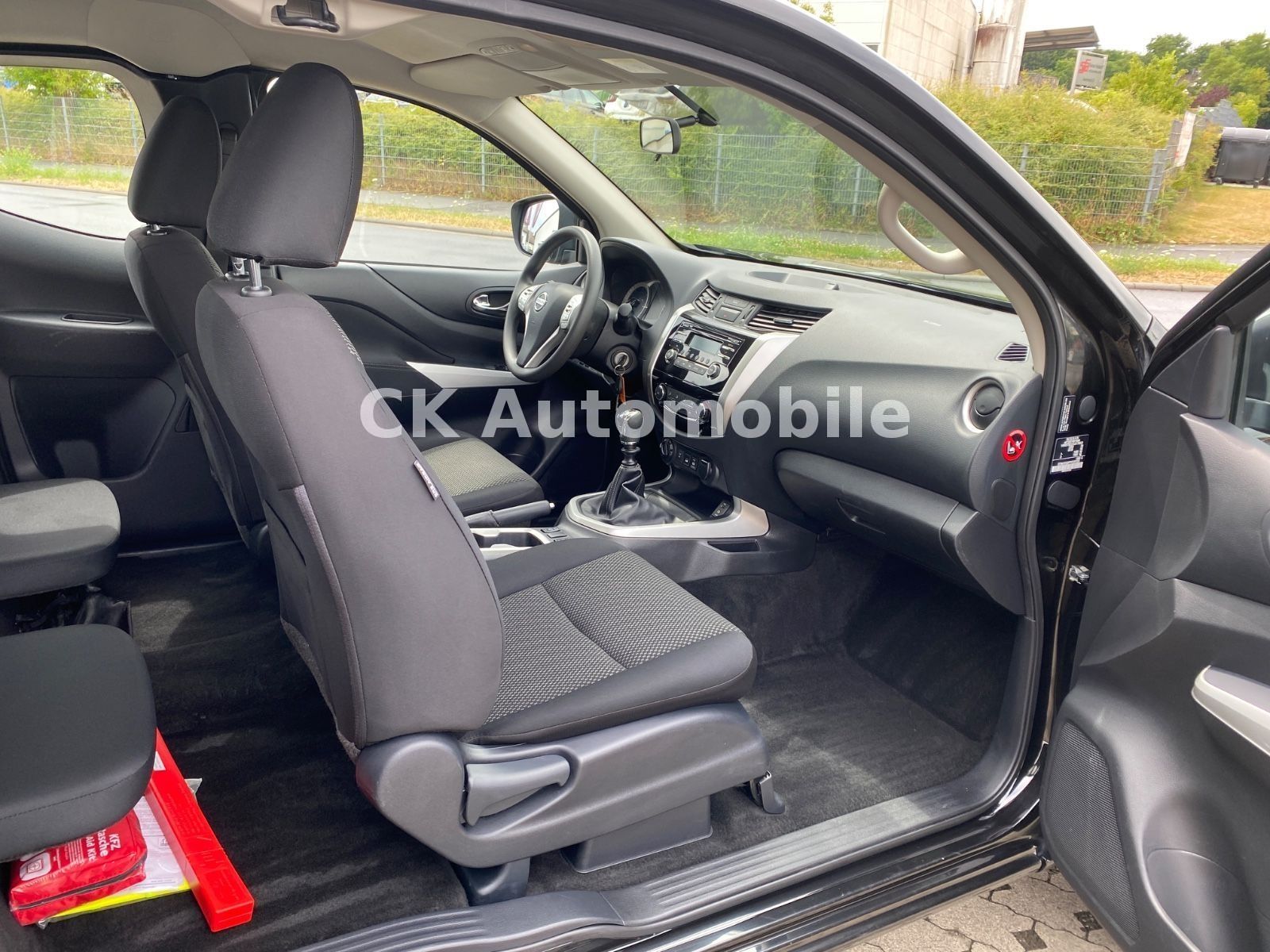 Fahrzeugabbildung Nissan Navara NP300 Acenta King Cab 4x4/AHK 3500 KG
