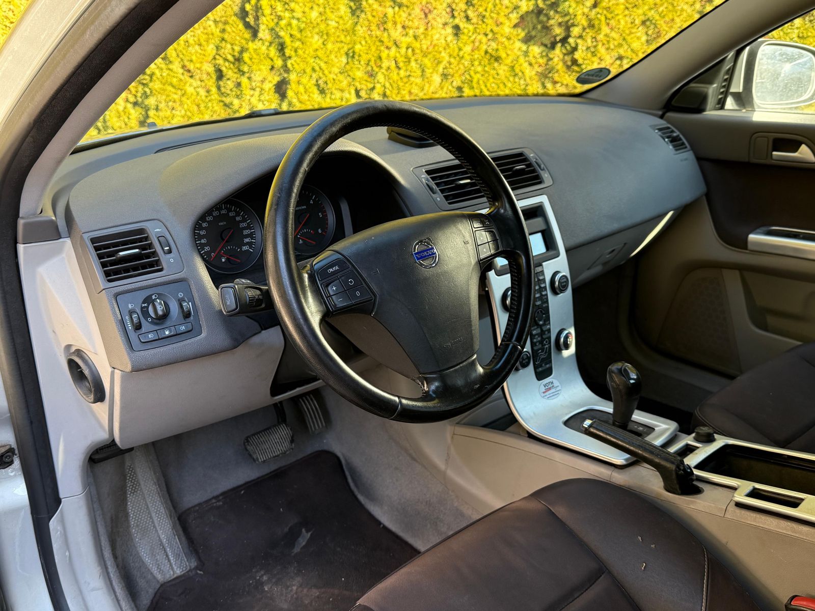 Fahrzeugabbildung Volvo V50 2.0D Aut. Momentum TEMP+KLIMA+MFL+T-LEDER