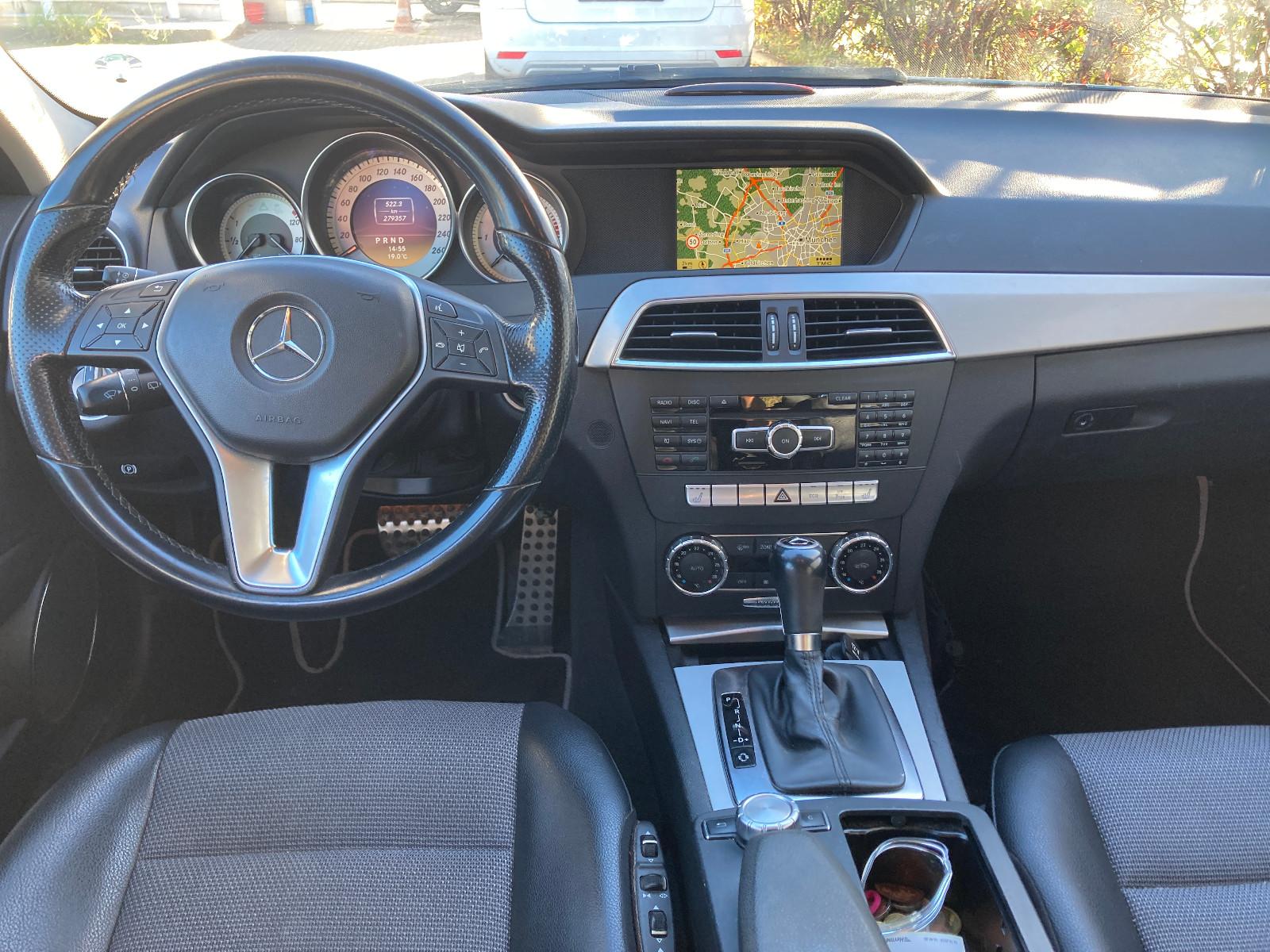 Mercedes-Benz C220 2011 — rear view