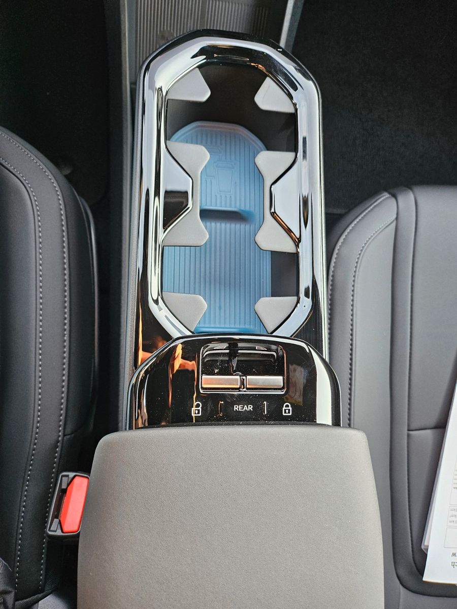 Fahrzeugabbildung Volvo EX30 Plus 2WD Pure Electric