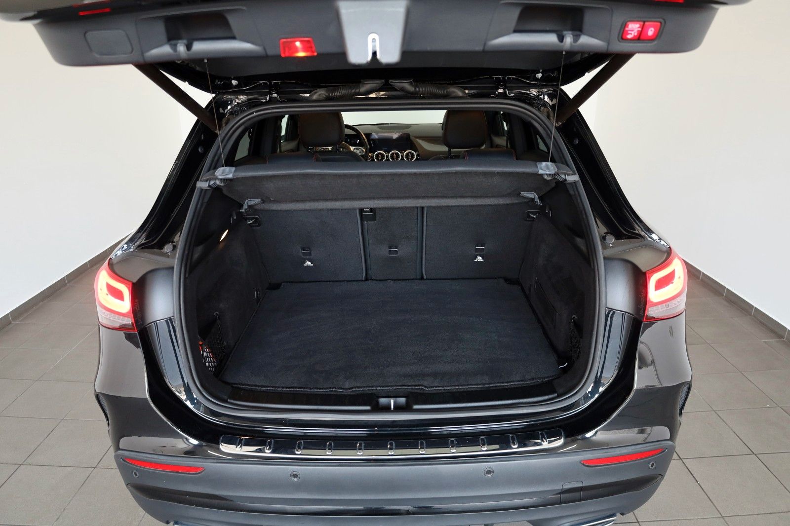 Fahrzeugabbildung Mercedes-Benz GLA 200 AMG, Automatik,Navi,Leder,LED,SHZ