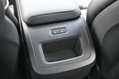 Fahrzeugabbildung Volvo XC60 B4 B R-Design*LED*STHZ*CAM*H&K*IntelliSafe