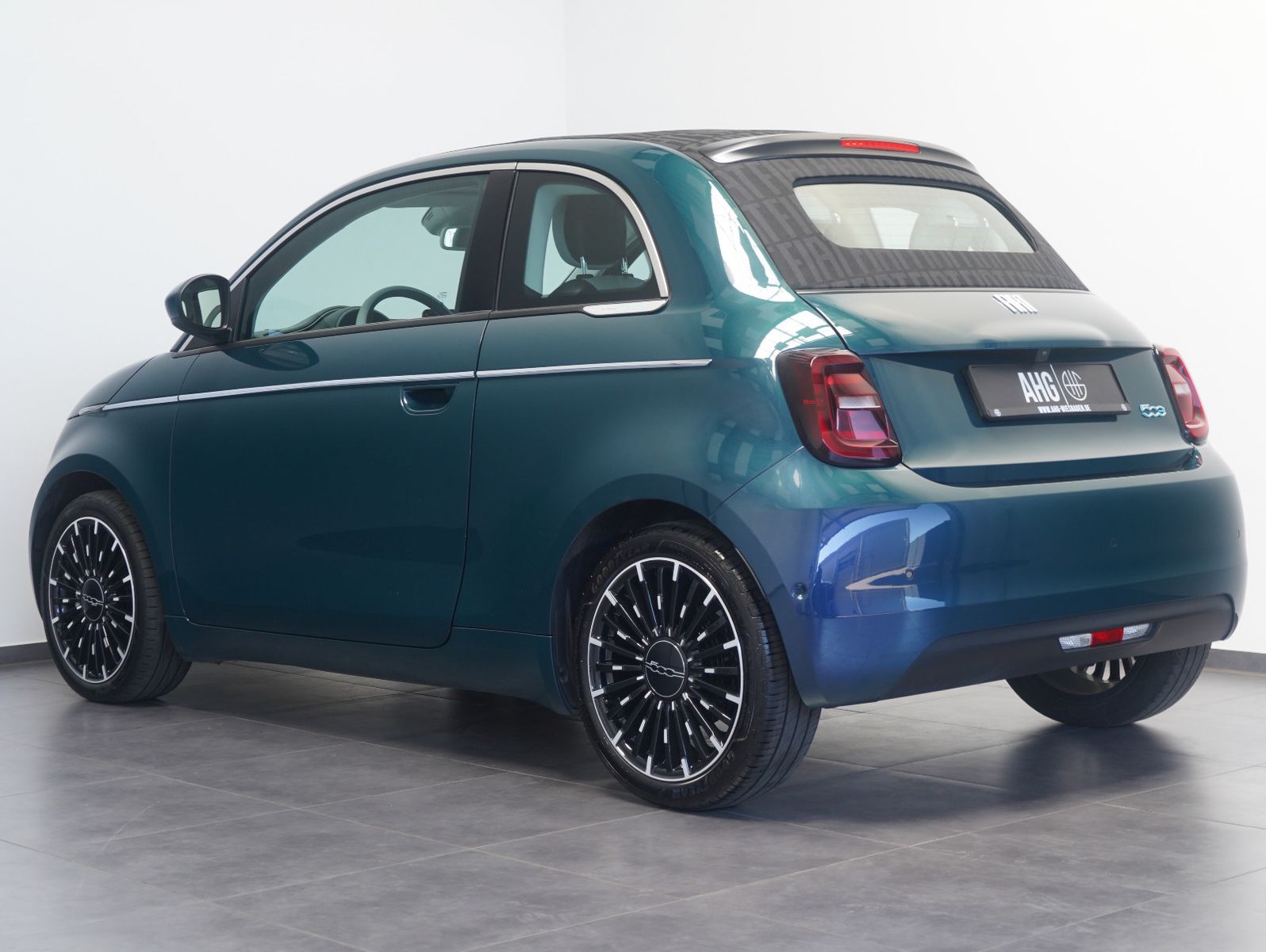 Fahrzeugabbildung Fiat 500e La Prima 87KW/42kWh/DC-LADEN/CARPLAY