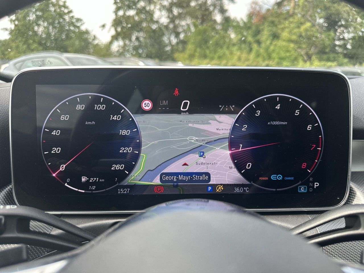 Fahrzeugabbildung Mercedes-Benz C-KLASSE C 200 204PS-Cam*Avantgarde* - mit KI generiert/bearbeitet