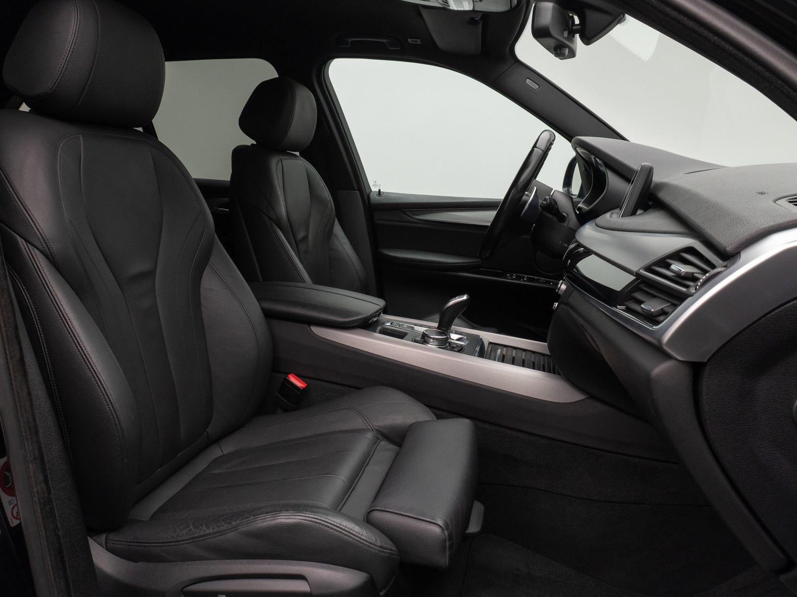 Fahrzeugabbildung BMW X5 M50d Kamera H/K NaviPro Xenon AHK Alarm