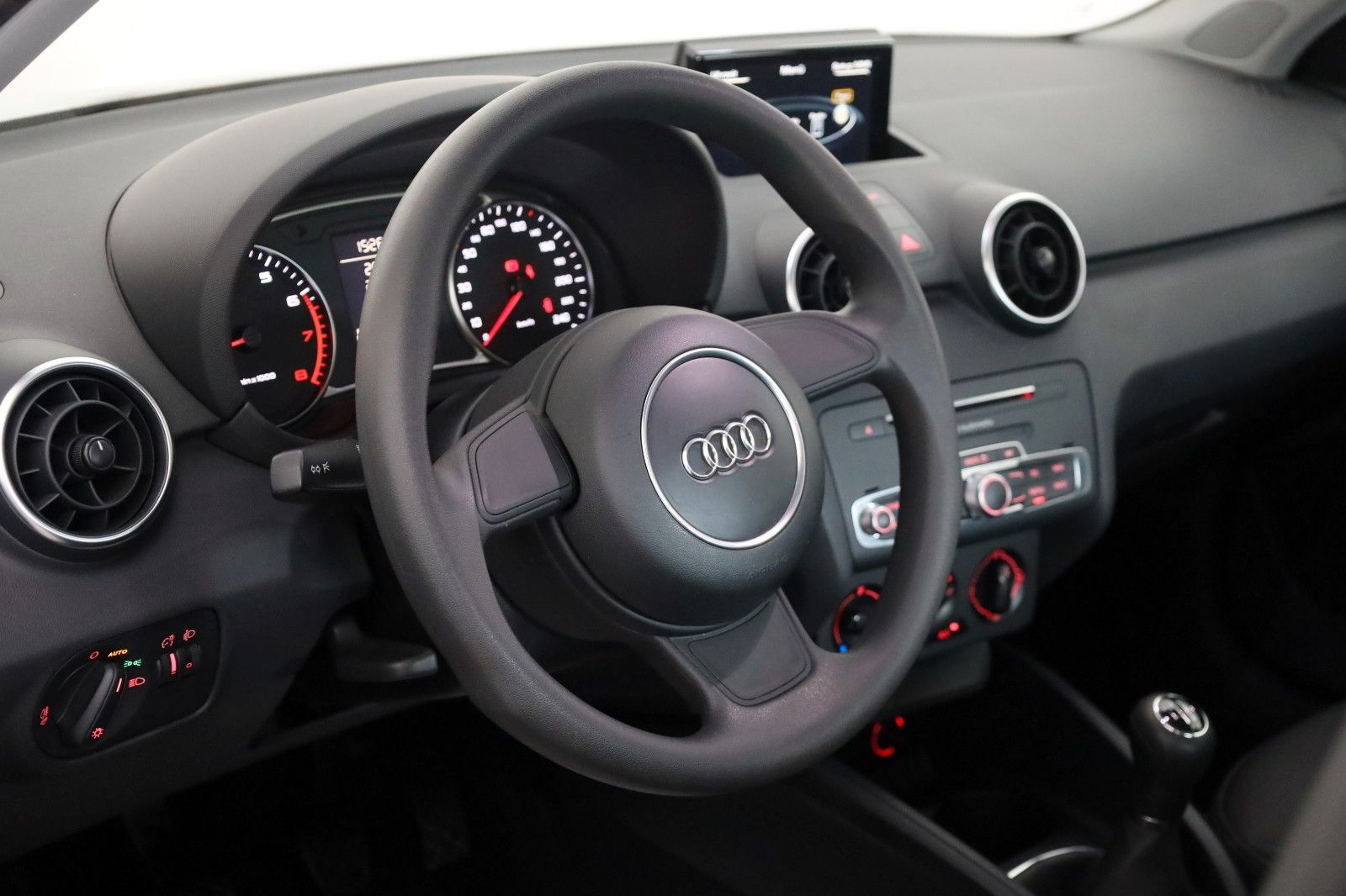 Fahrzeugabbildung Audi A1 Sportback PDC,8-fach bereift!