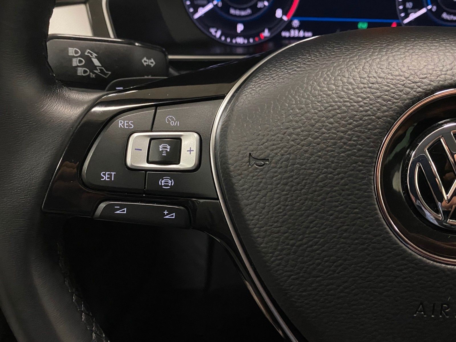 Fahrzeugabbildung Volkswagen Passat Variant1.5 TSI DSG Comfortline+NAVIGATION