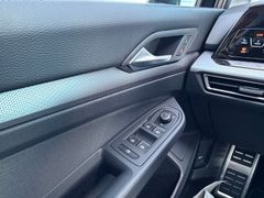 Fahrzeugabbildung Volkswagen Golf VIII Lim. Active eTSI *AHK*LED*TEMP*SHZ*