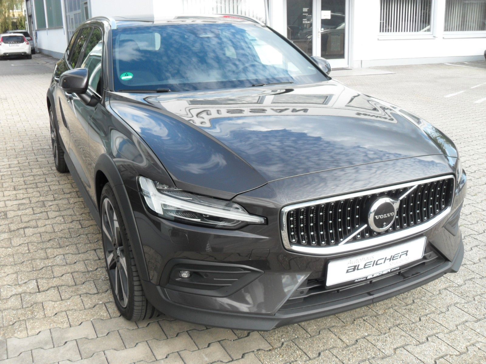 Fahrzeugabbildung Volvo V60 B5 Cross Country Plus AWD | AHK | 360° | SH