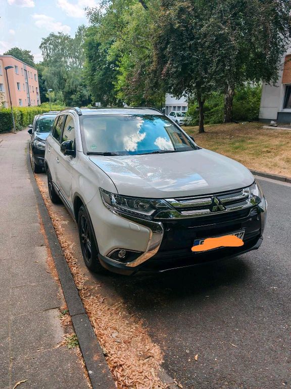 Image of Mitsubishi Outlander
