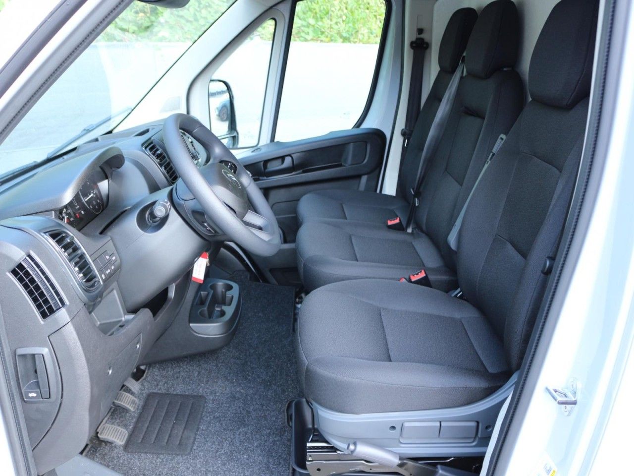 Fahrzeugabbildung Citroën Jumper Kasten Hochraum 33 L2H2 BlueHDi 140