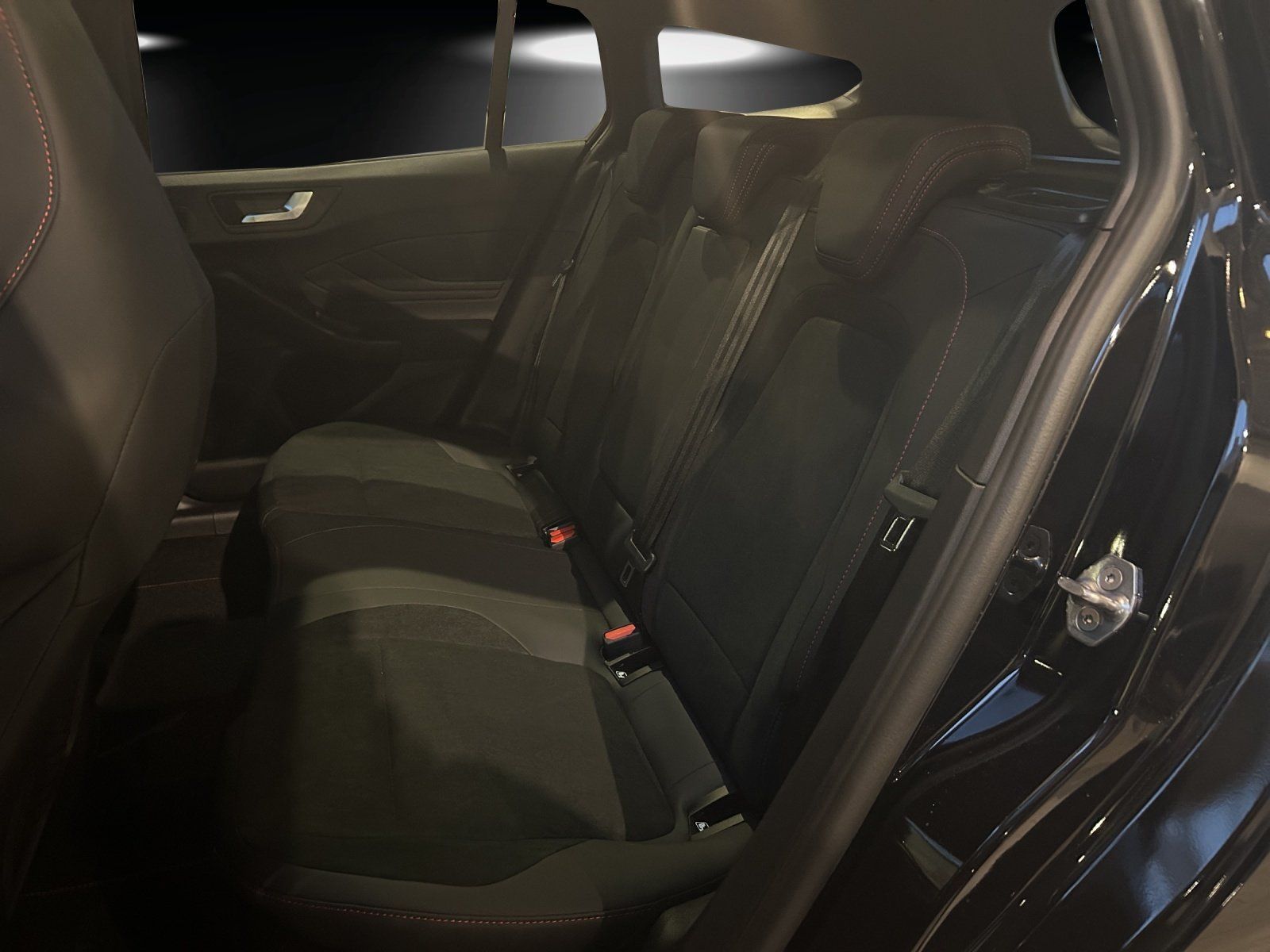 Fahrzeugabbildung Ford Focus ST X 280PS B&O Winter Pa. Pano Dach Winter