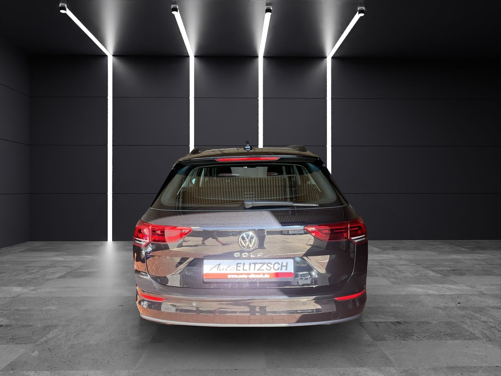 Fahrzeugabbildung Volkswagen Golf VIII Variant TDI Life DSG LED Navi AID PDC