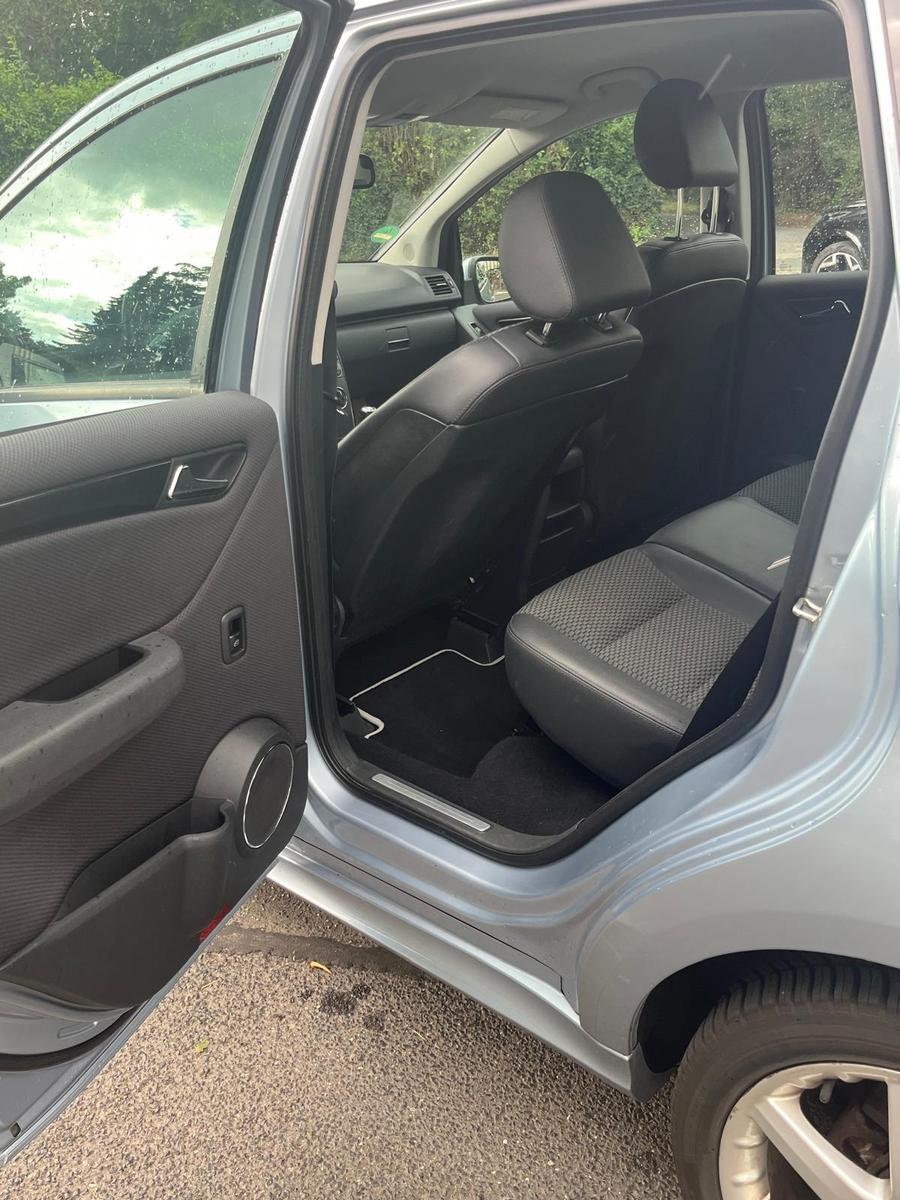 Mercedes-Benz A200 2010 — photo 11