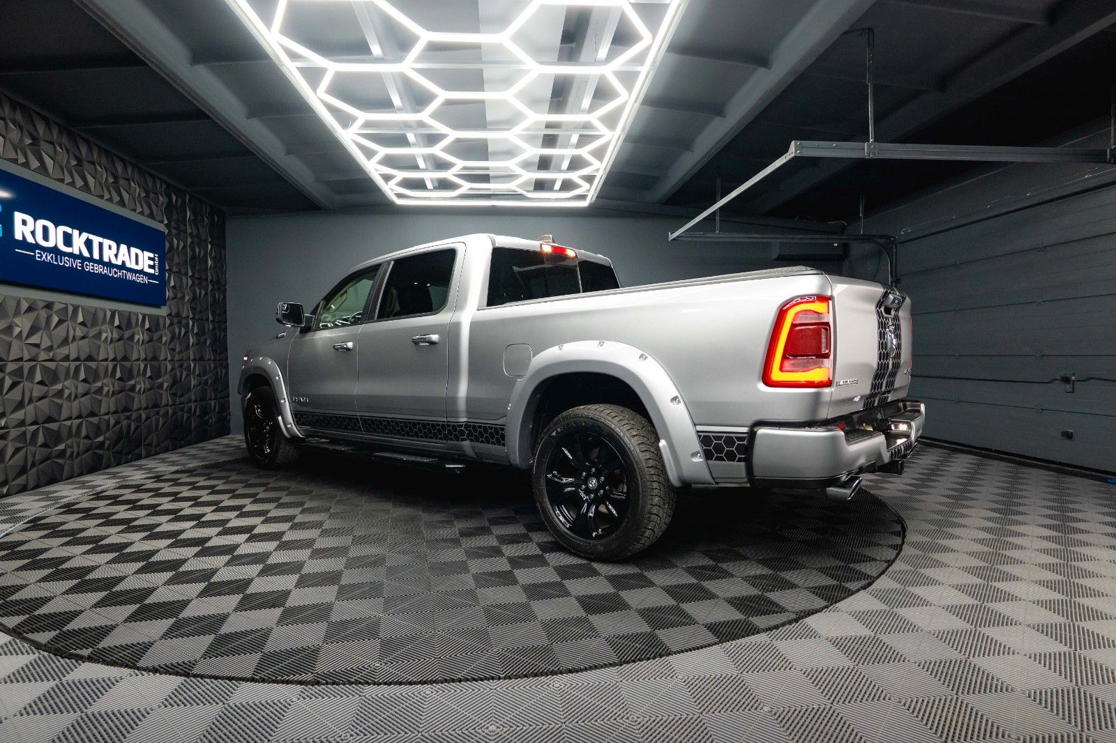 Fahrzeugabbildung Dodge RAM 5.7 V8 HEMI 4x4 Night LARAMIE LONGBED 19%