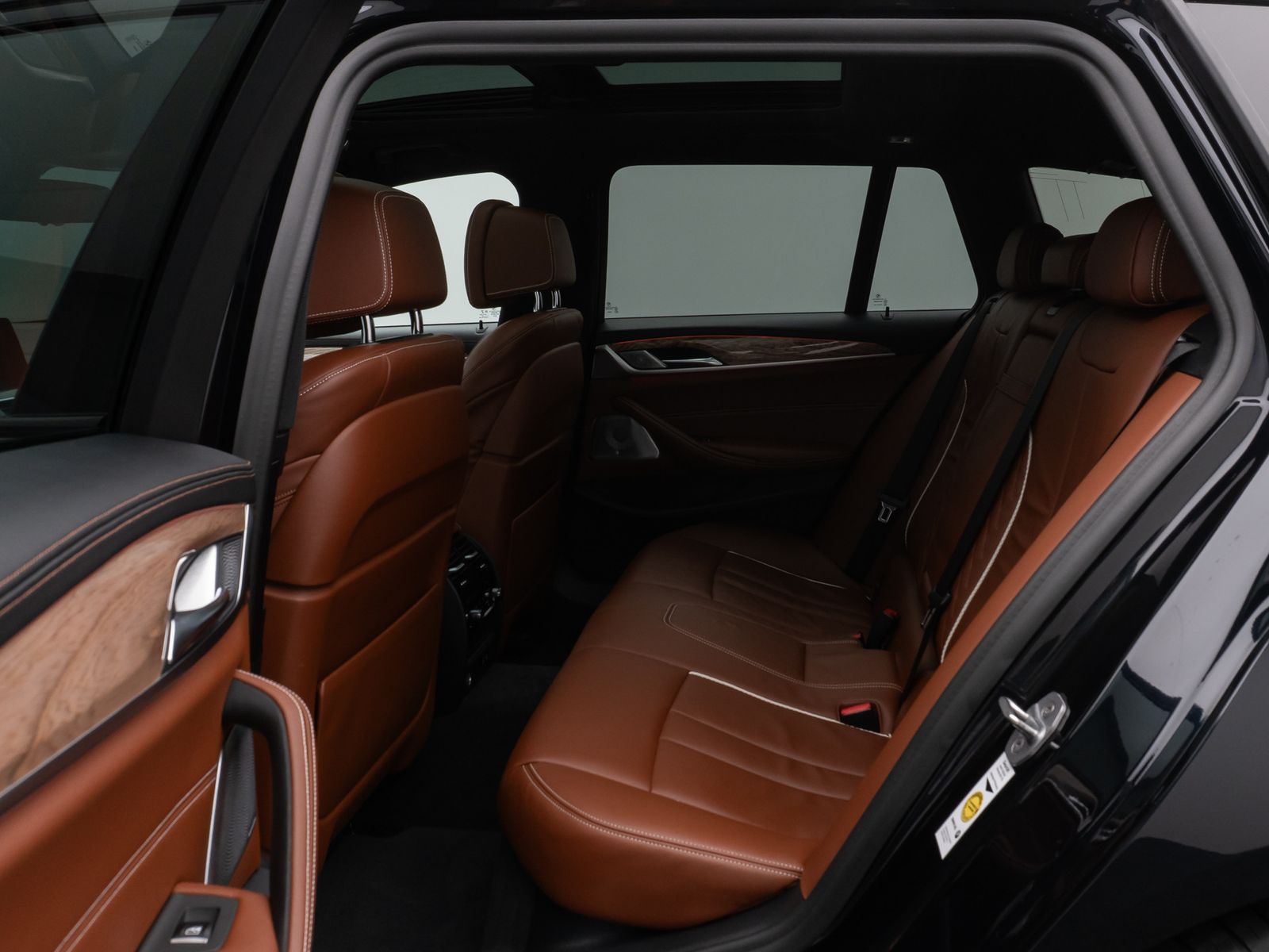 Fahrzeugabbildung BMW 540d xD M Sport Panorama 360°HUD B&W NightVision