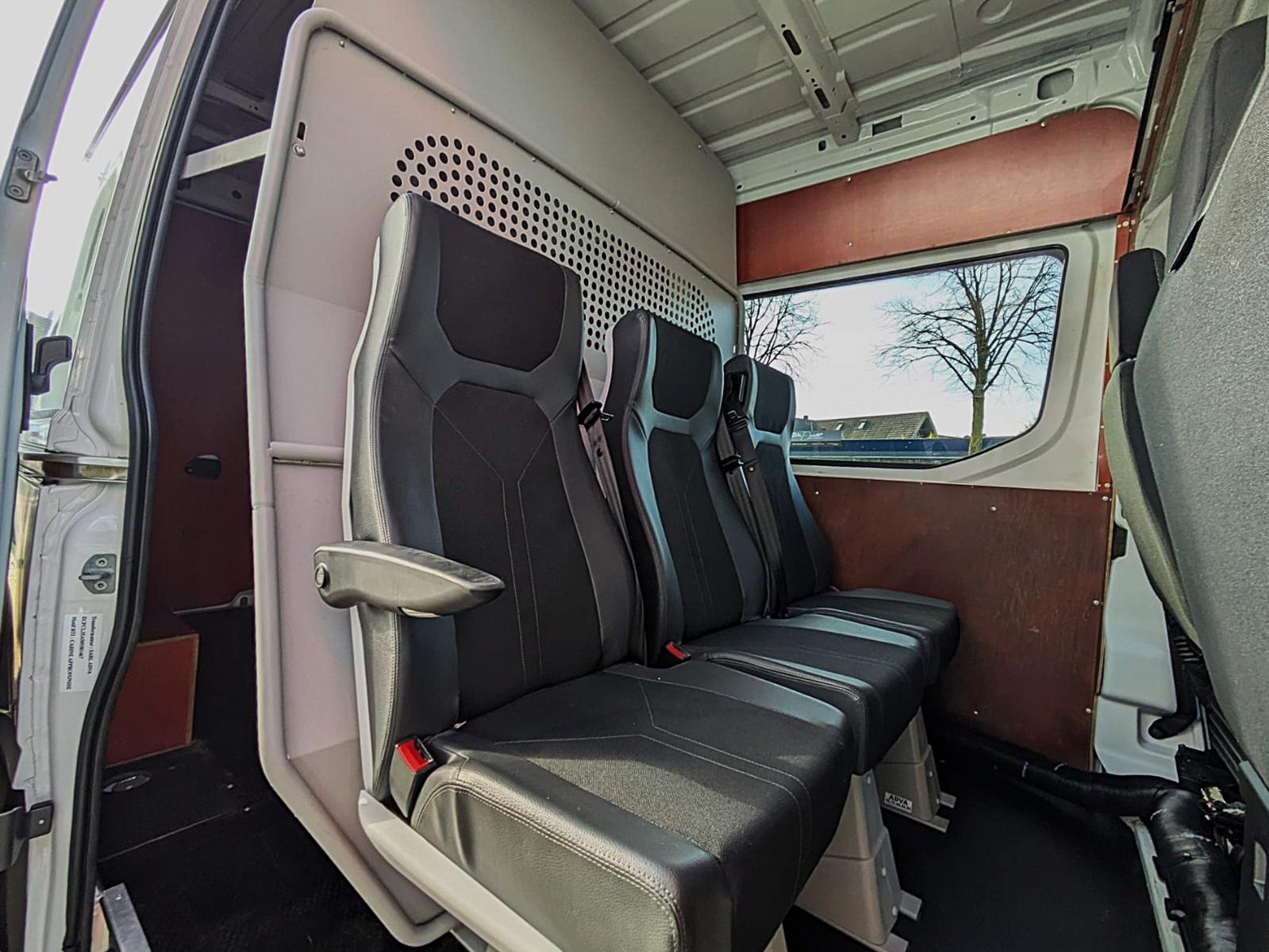 Iveco Daily DOKA KASTEN 6 SITZE KLIMA NAVI STANDH. CAM