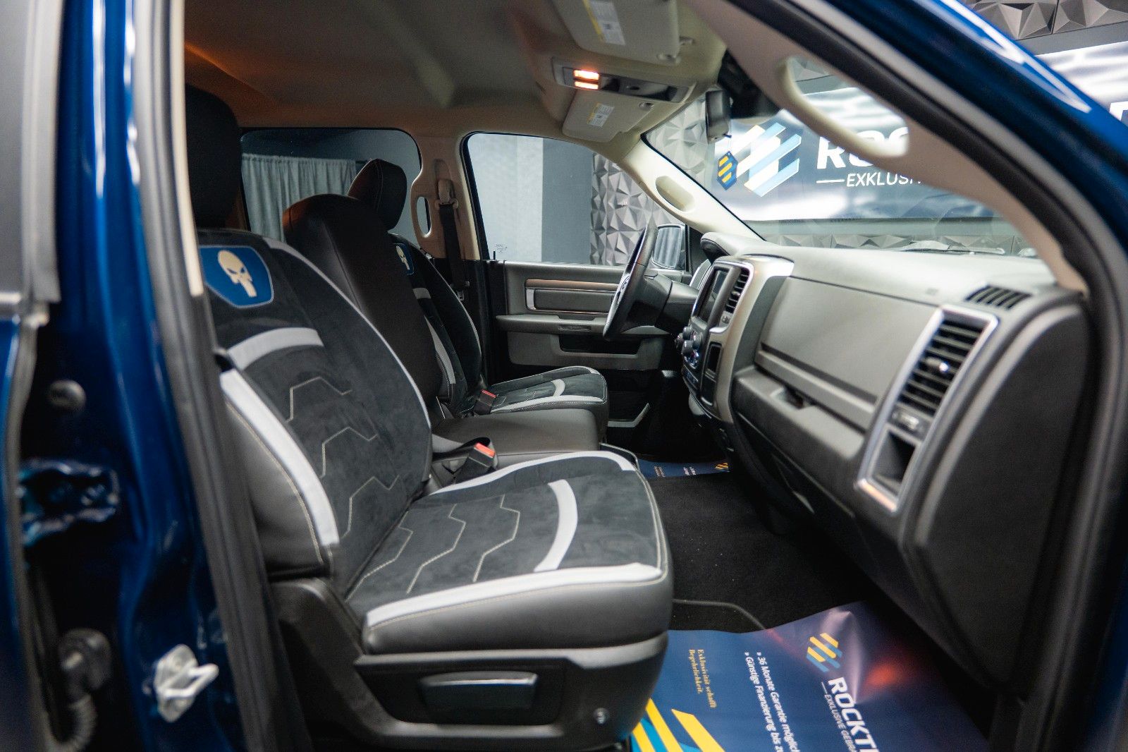 Fahrzeugabbildung Dodge RAM 5.7 V8 HEMI 4x4 OFFROAD Night Edition *19%*