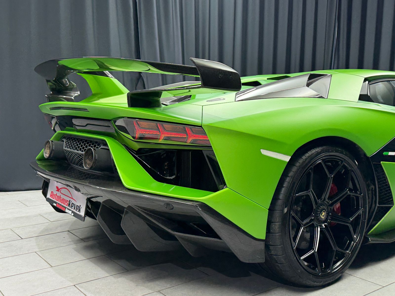 Fahrzeugabbildung Lamborghini Aventador SVJ | FULL CARBON|LIFT|SENSONUM|PPF|