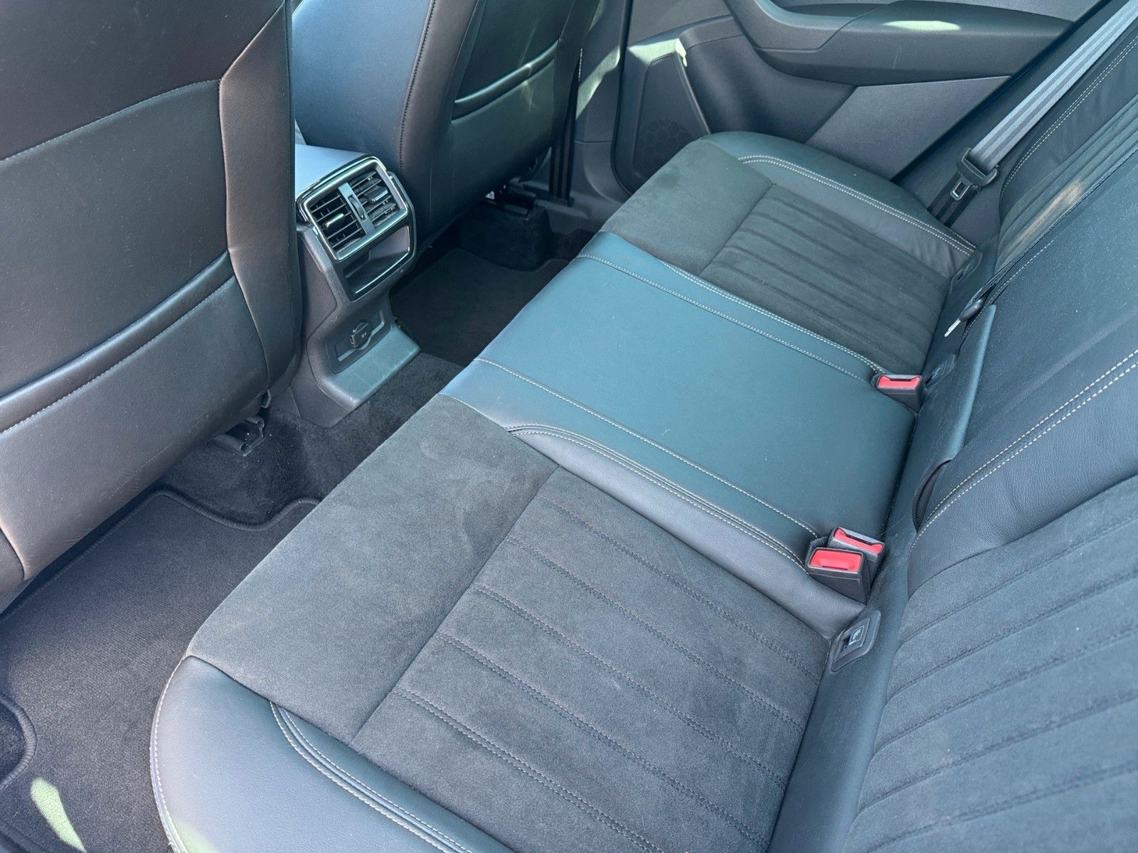 Fahrzeugabbildung SKODA Karoq 2.0l TDI DSG 4x4 STYLE