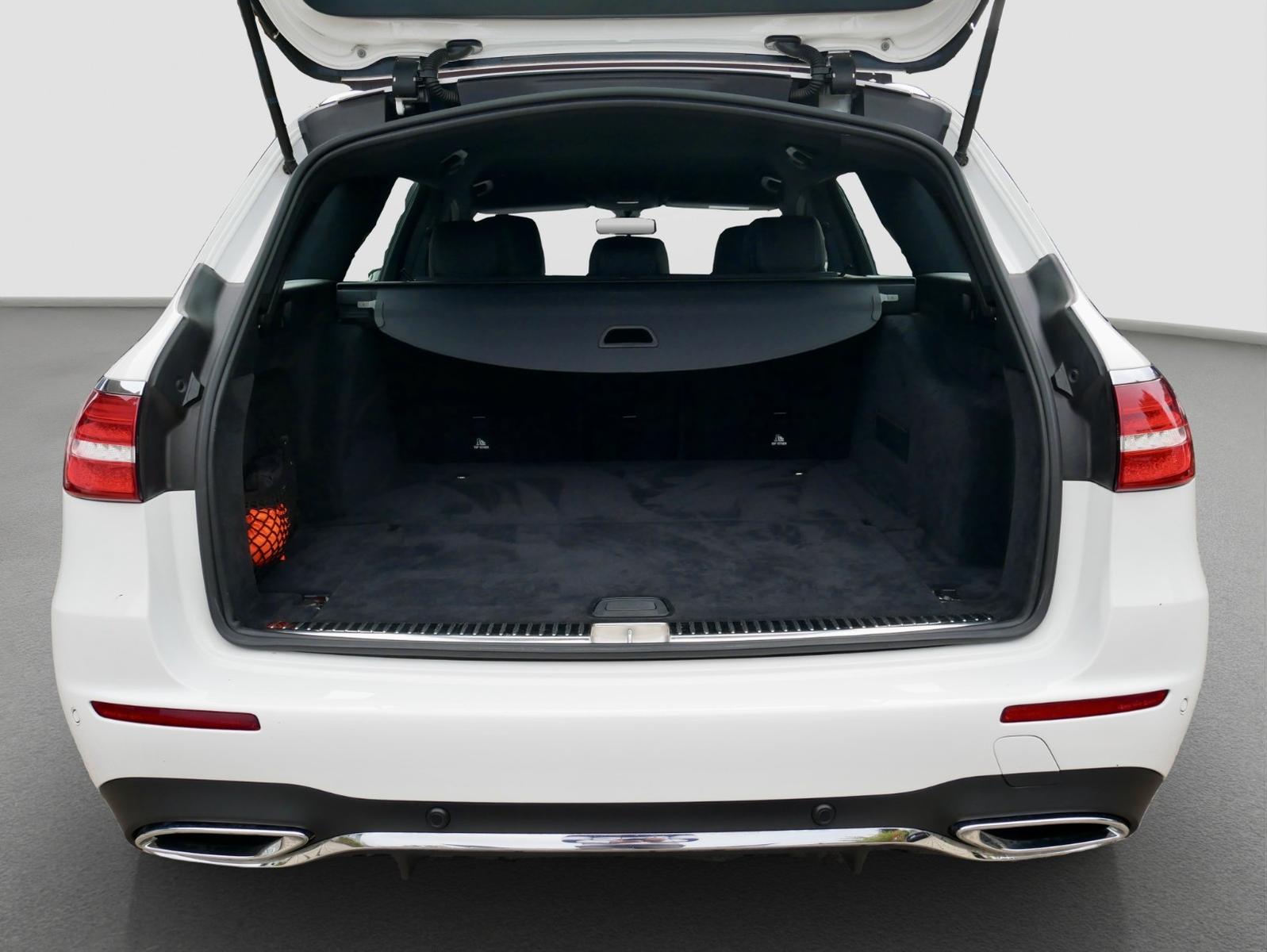 Mercedes-Benz E 220d  AMG Line 4Matic+AHK+LED+S-HEFT