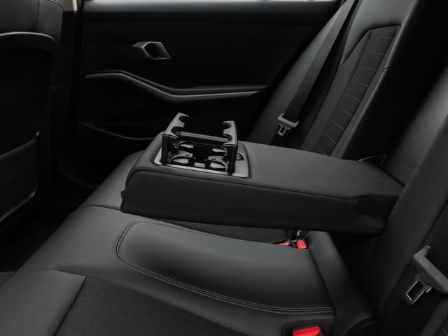 Foto Nummer 29: BMW 320d