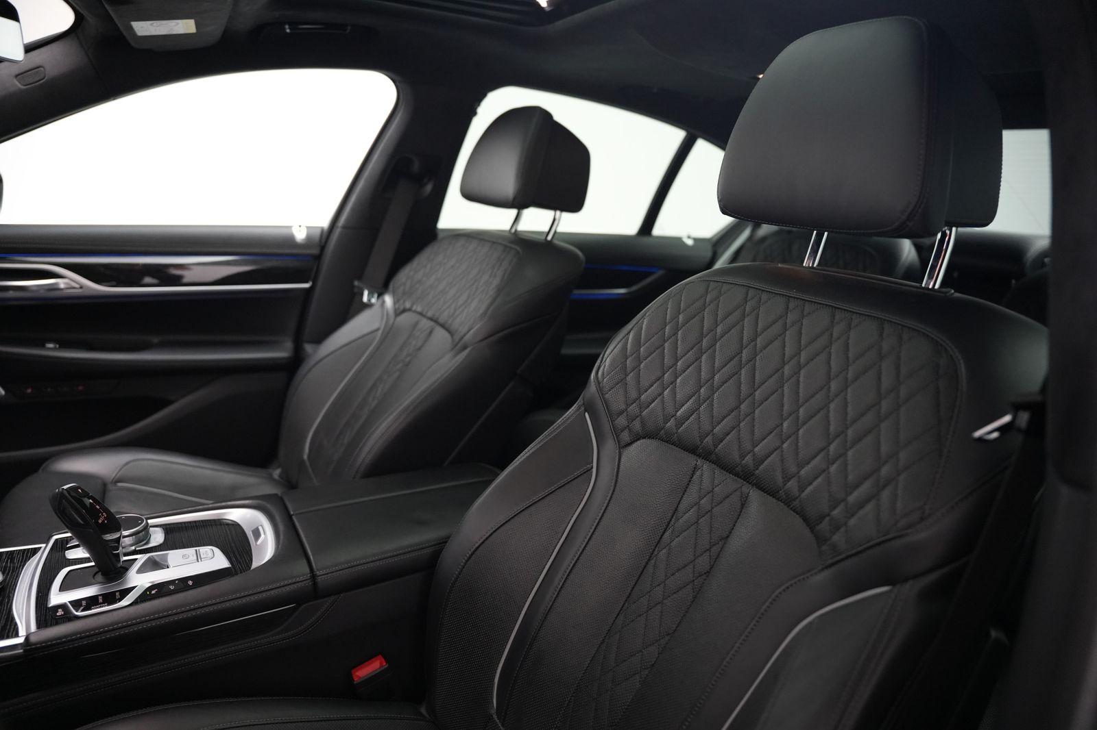 Fahrzeugabbildung BMW 750 750 xDrive*M-Paket*S-Dach*Bowers&Wilkins*HUD
