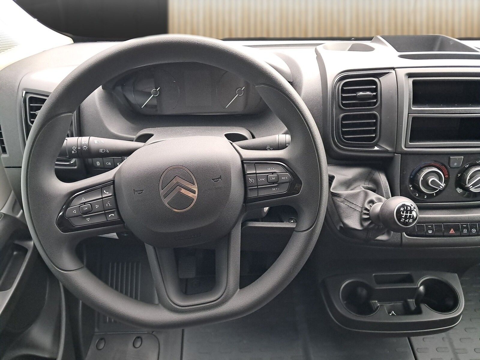 Fahrzeugabbildung Sunlight T 67 , Basic Paket, 156LKühlschr