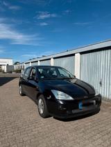 Ford Focus mit AHK 2001 schwarz Basis 1,6l... - Ford Focus aus 2001: 1.6