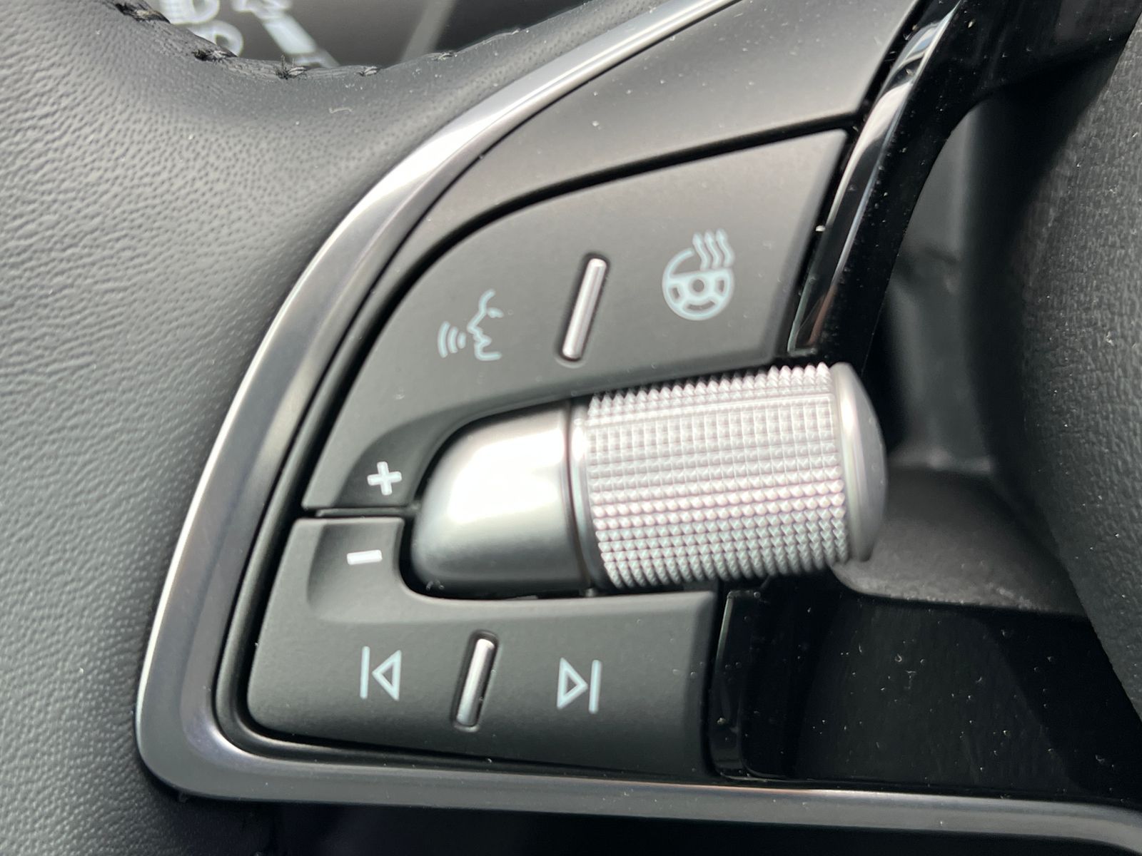 Fahrzeugabbildung SKODA Scala Selection 1.0 TSI DSG *ACC, Sitzhzg., 16'-
