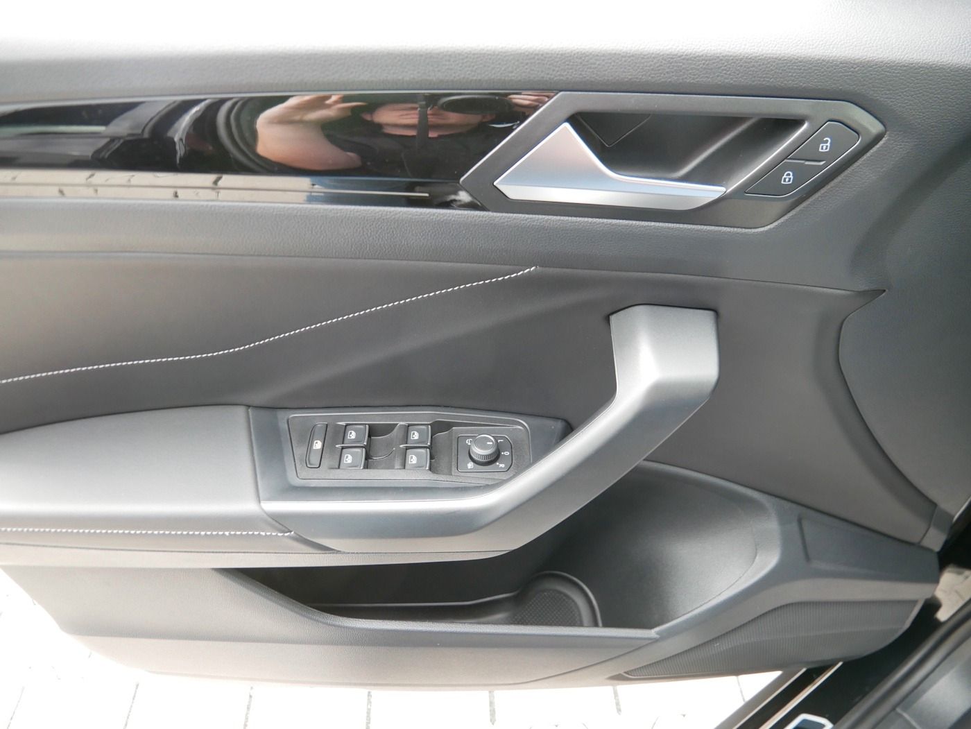 Fahrzeugabbildung Volkswagen T-Roc 1.0 R-Line NEU41T MATRIX ACC Kamera SHZ+LH