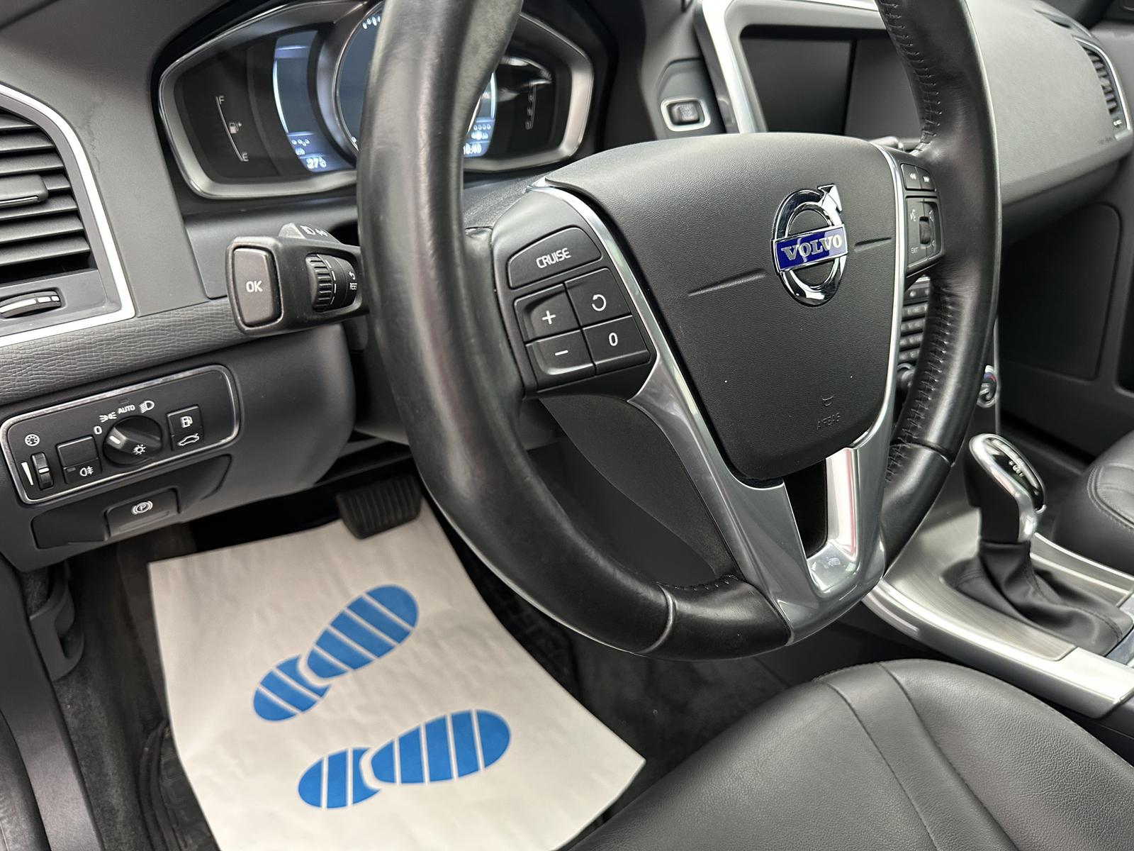 Volvo XC60 Summum 2WD "LEDER-NAVI-PANO-SITZH-PDC-ALU"
