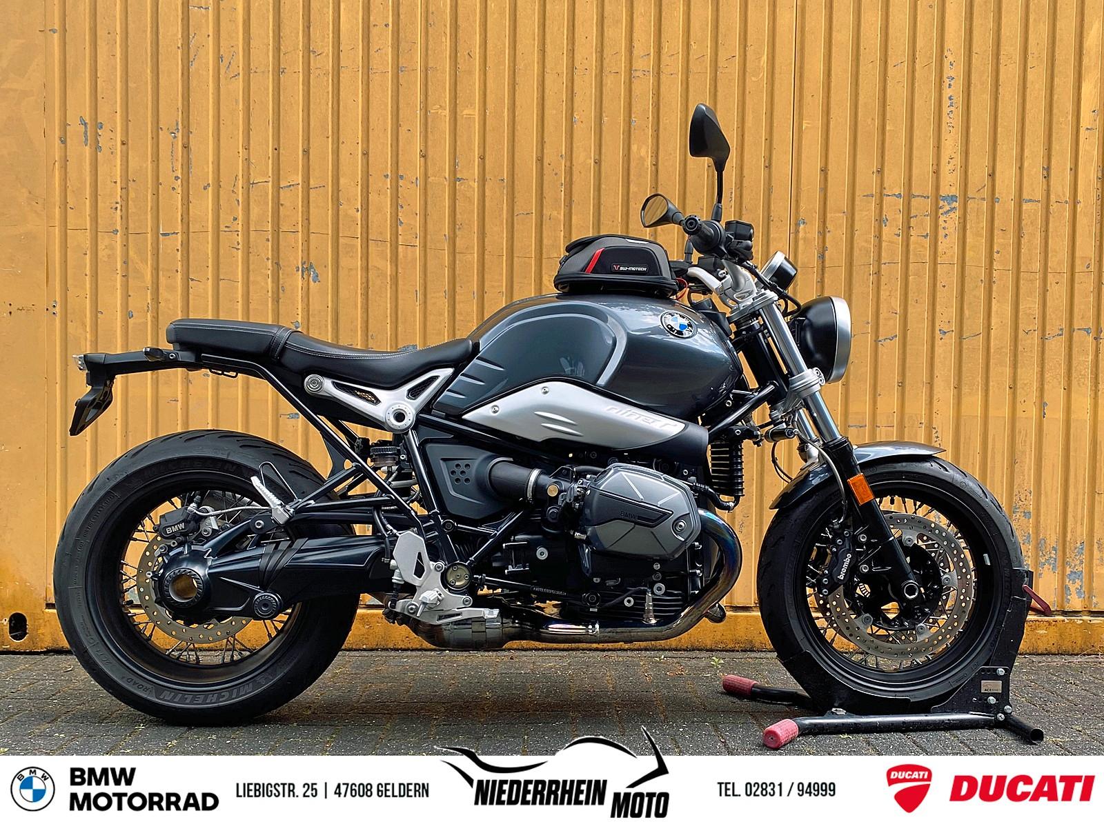 BMW R nineT Pure Komfort Headlight Akrapovic Speiche