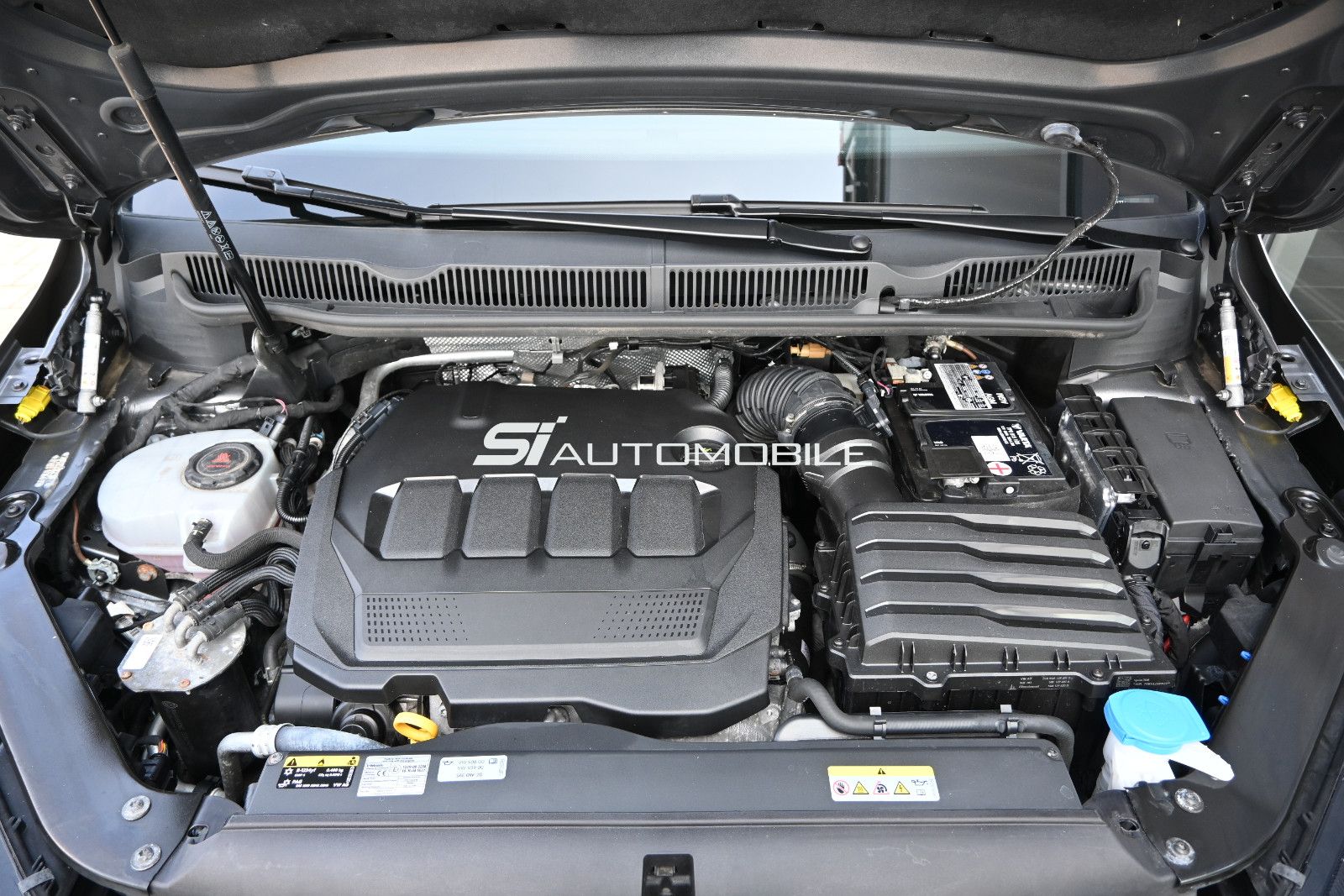 Fahrzeugabbildung Volkswagen Touran 2.0 TDI DSG Highline °ACC°AHK°DYNAUDIO°