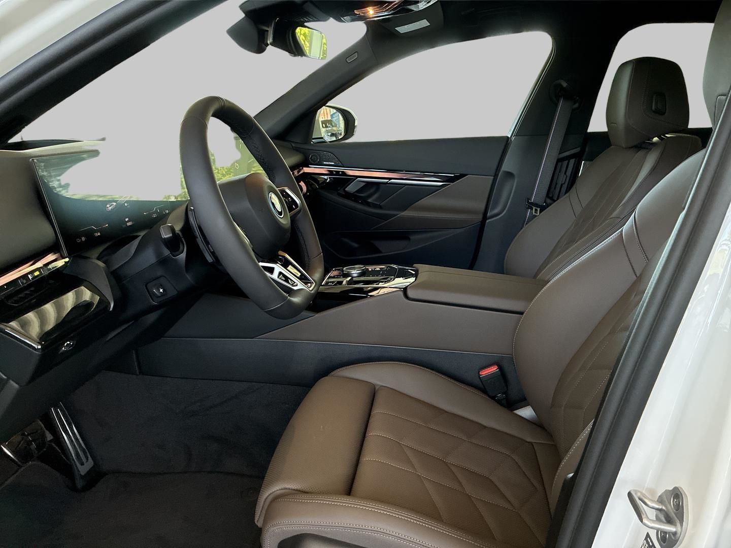 BMW i5 eDrive40 Touring M Sport HUD AHK Pano Navi el foto 9