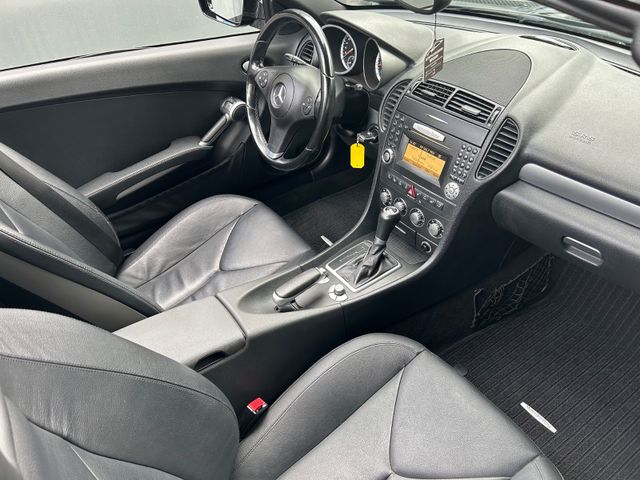 Fahrzeugabbildung Mercedes-Benz SLK 200 Kompressor Aut.+Leder+Navi+SHZ+PDC+BT+